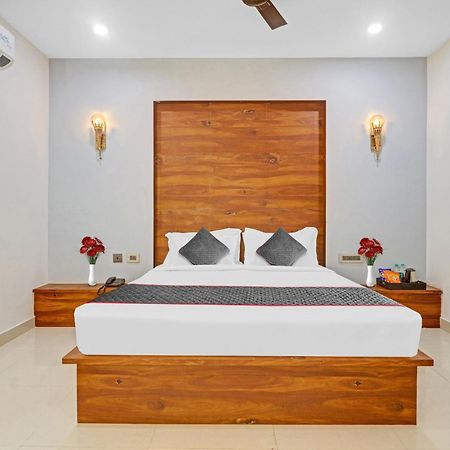 Hotel Super Townhouse Rcc Pride Hyderabad Esterno foto