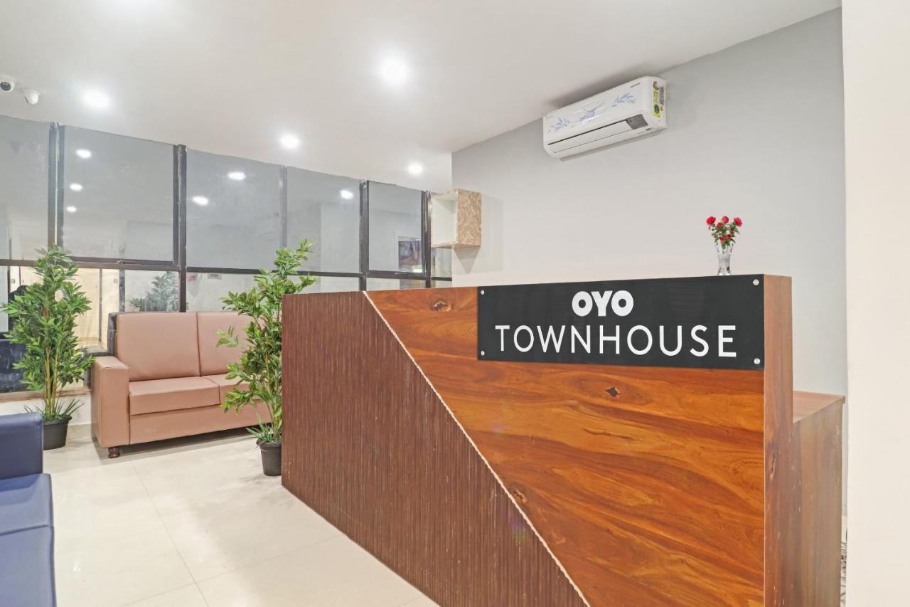 Hotel Super Townhouse Rcc Pride Hyderabad Esterno foto