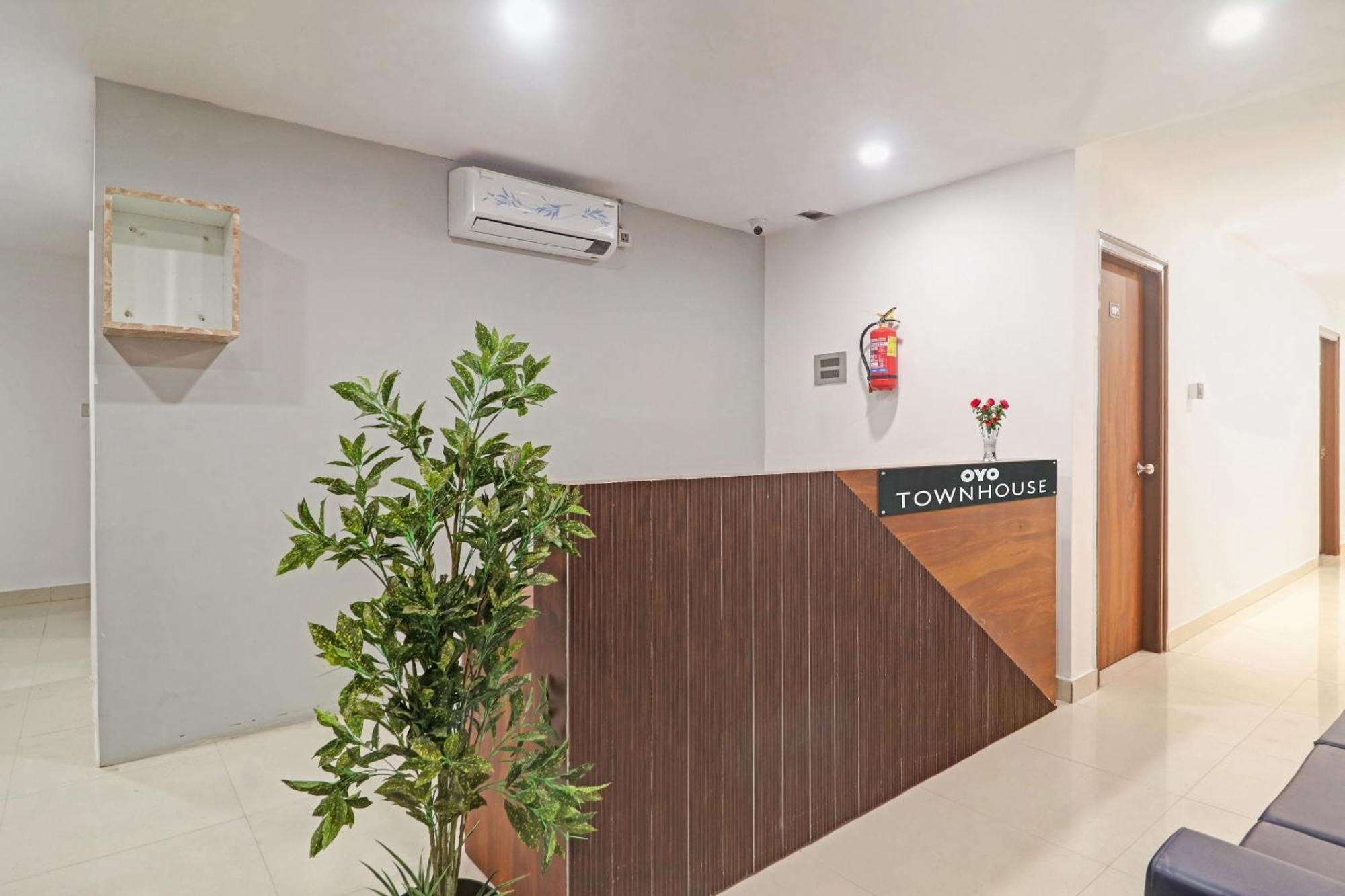 Hotel Super Townhouse Rcc Pride Hyderabad Esterno foto
