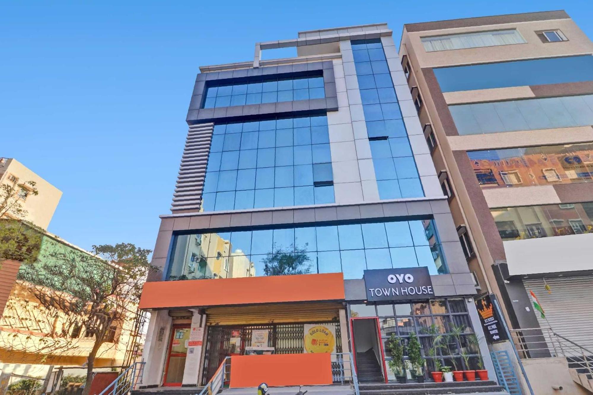 Hotel Super Townhouse Rcc Pride Hyderabad Esterno foto
