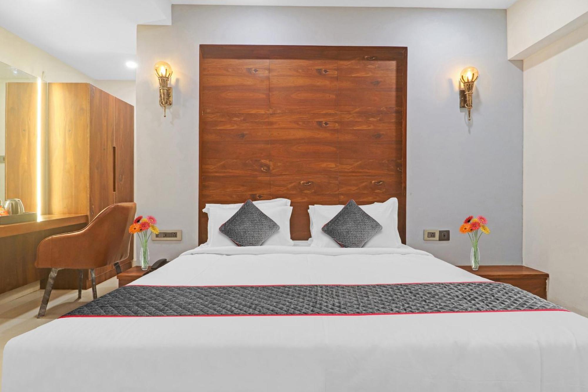 Hotel Super Townhouse Rcc Pride Hyderabad Esterno foto