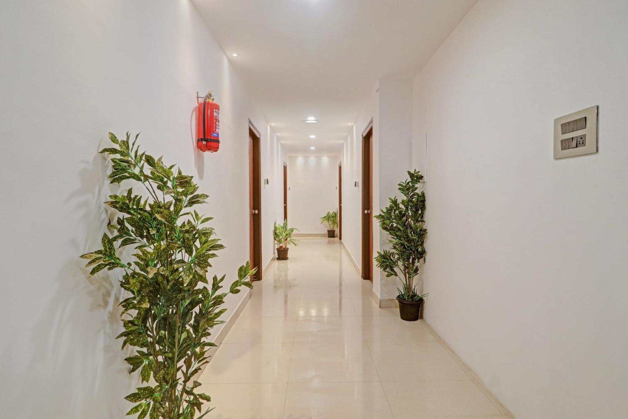 Hotel Super Townhouse Rcc Pride Hyderabad Esterno foto