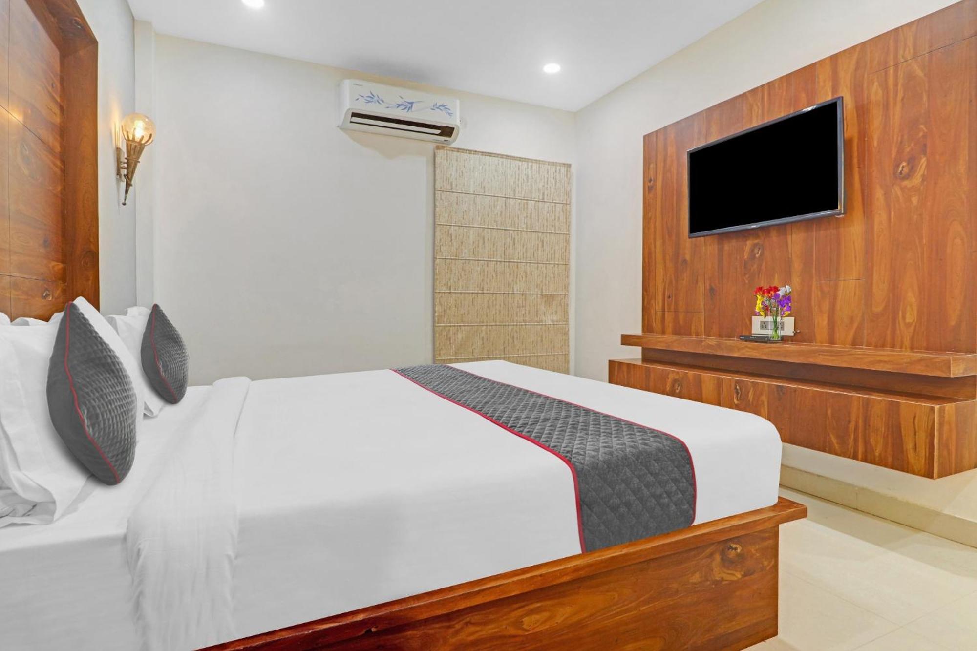Hotel Super Townhouse Rcc Pride Hyderabad Esterno foto