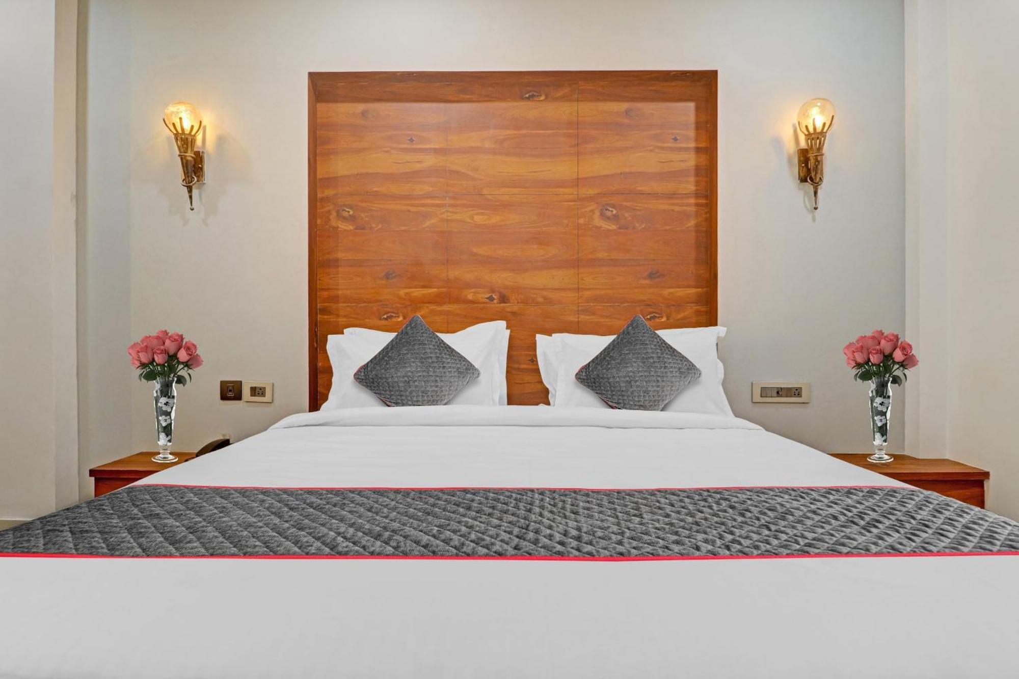 Hotel Super Townhouse Rcc Pride Hyderabad Esterno foto