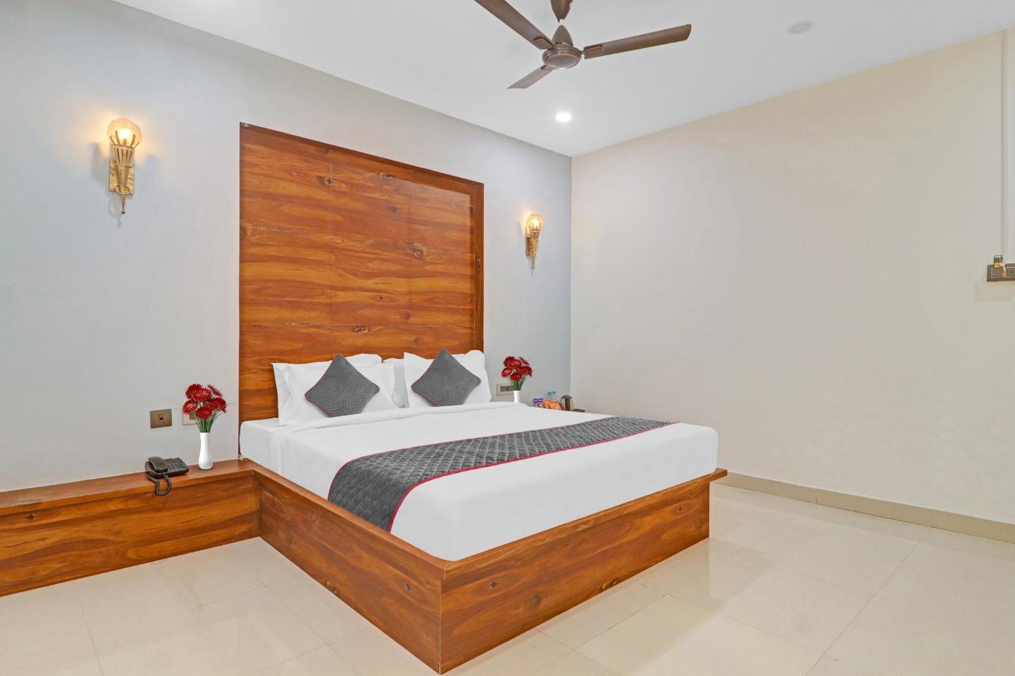 Hotel Super Townhouse Rcc Pride Hyderabad Esterno foto