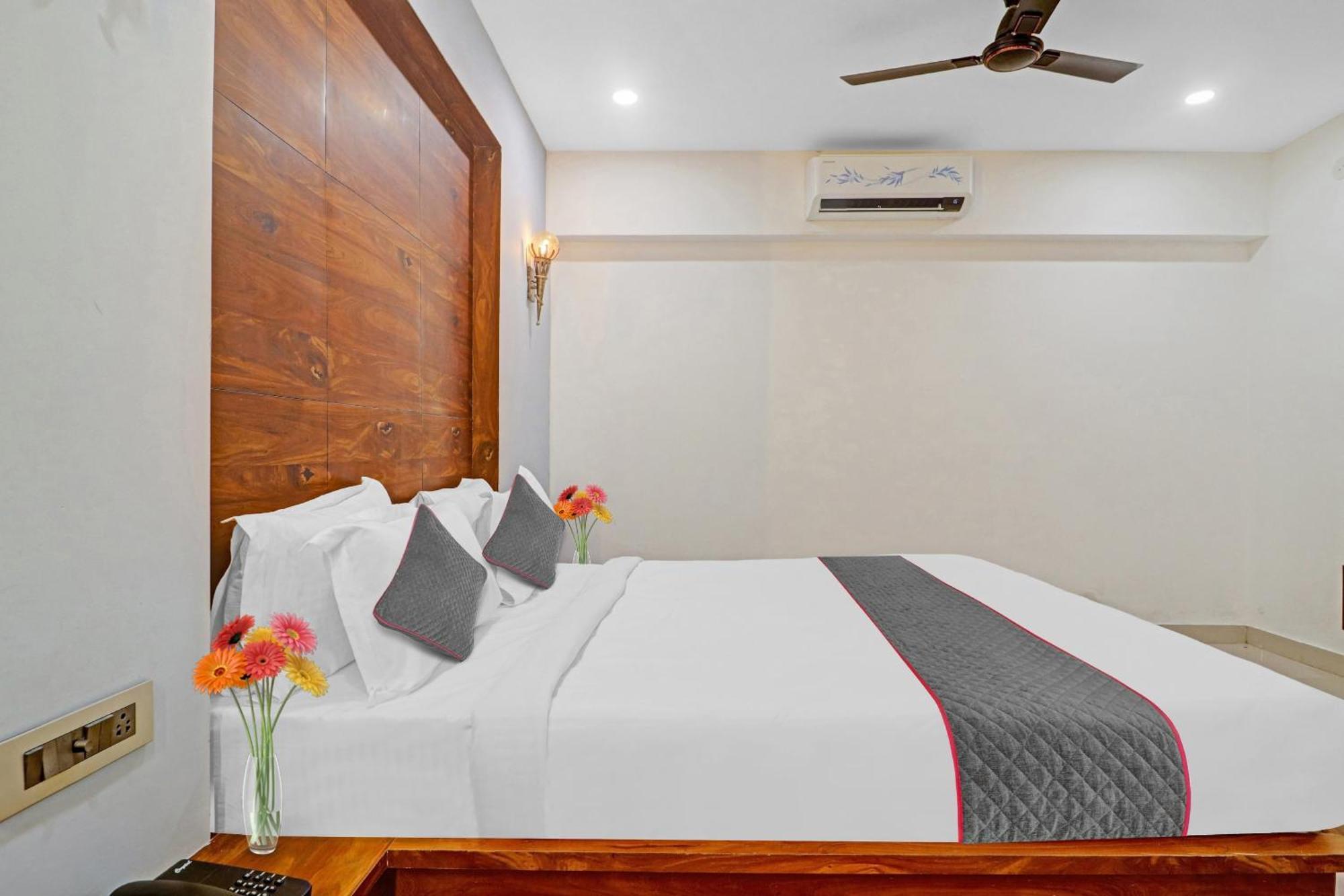 Hotel Super Townhouse Rcc Pride Hyderabad Esterno foto