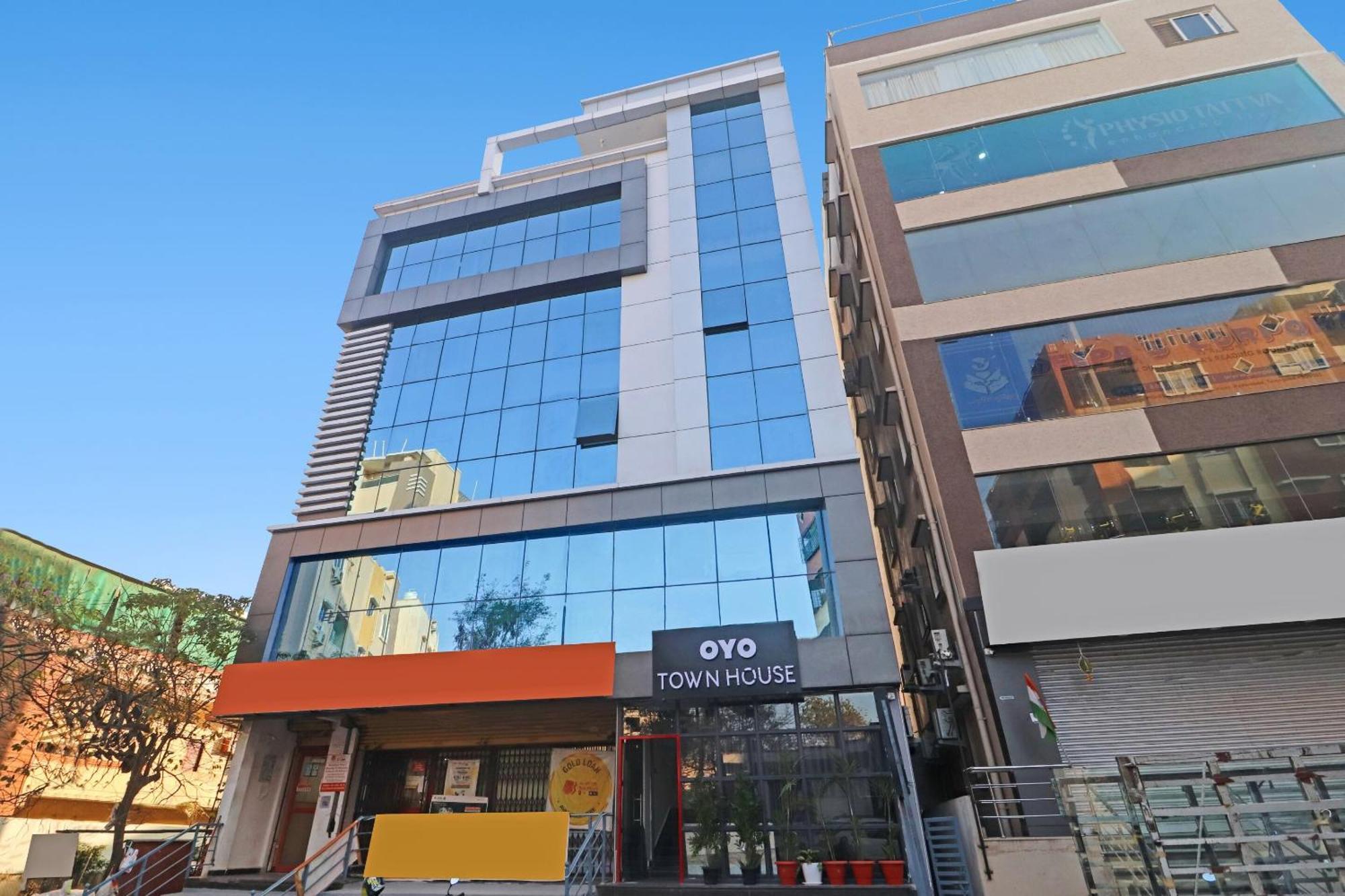 Hotel Super Townhouse Rcc Pride Hyderabad Esterno foto